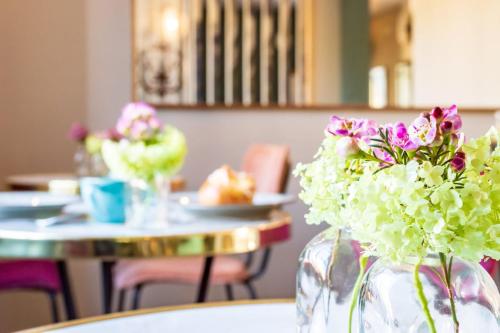 Food and beverages, Hotel des Iris in Auvers-sur-Oise Food and beverages, Hotel des Iris in Auvers-sur-Oise