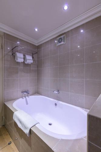 Badkamer, Cresta President Hotel in Gaborone Badkamer, Cresta President Hotel in Gaborone