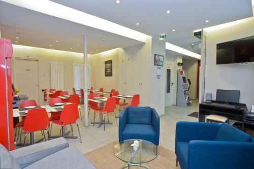 Shared lounge/TV area, Hotel du Quai de Seine in 19th - Buttes-Chaumont Shared lounge/TV area, Hotel du Quai de Seine in 19th - Buttes-Chaumont