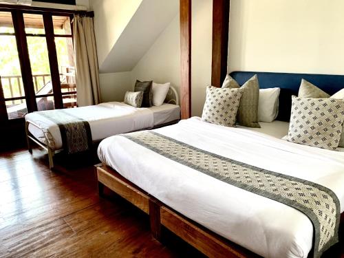 Riverhouse Hotel (The Teak House) in Mae Hong Son Riverhouse Hotel (The Teak House) in Mae Hong Son