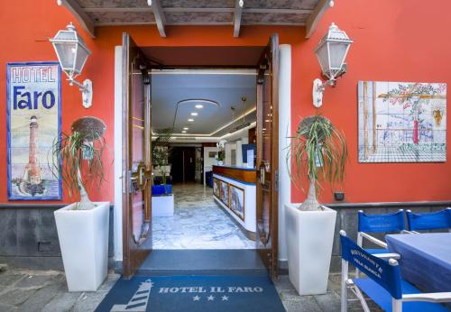 Вход, Hotel Il Faro in Соренто Вход, Hotel Il Faro in Соренто