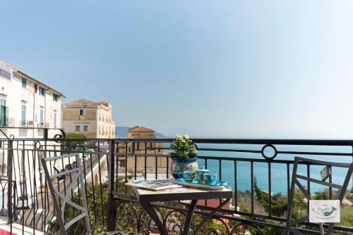 Vistas, B&B Palazzo Pinto 2 in Vietri Sul Mare Vistas, B&B Palazzo Pinto 2 in Vietri Sul Mare