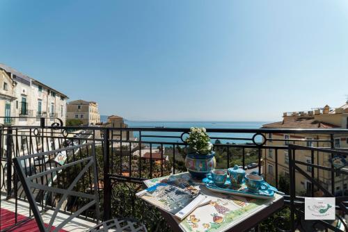 Terraza/balcón, B&B Palazzo Pinto 2 in Vietri Sul Mare Terraza/balcón, B&B Palazzo Pinto 2 in Vietri Sul Mare
