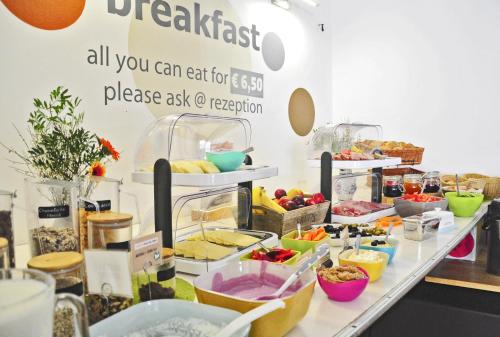 อาหารและเครื่องดื่ม, Five Elements Hostel and Capsules Frankfurt near อาคารหลัก อาหารและเครื่องดื่ม, Five Elements Hostel and Capsules Frankfurt near อาคารหลัก