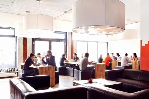 ผับ/เลาจน์, Five Elements Hostel and Capsules Frankfurt near อาคารหลัก ผับ/เลาจน์, Five Elements Hostel and Capsules Frankfurt near อาคารหลัก