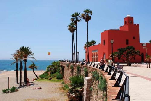 Strand, Spacious Apartment in Villa Noelia Benalmadena with Private Pool, Garden & Parking in Arroyo de La Miel Strand, Spacious Apartment in Villa Noelia Benalmadena with Private Pool, Garden & Parking in Arroyo de La Miel