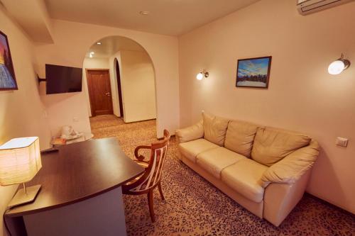 โรงแรมเลอ วาสฮอฟฟ์ (Le Vashoff Hotel) near เกาะเยลากิน โรงแรมเลอ วาสฮอฟฟ์ (Le Vashoff Hotel) near เกาะเยลากิน