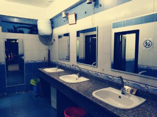 浴室, 達哈布深海潛水青年旅舍 (Deep Blue Divers Hostel Dahab) in 達哈布 浴室, 達哈布深海潛水青年旅舍 (Deep Blue Divers Hostel Dahab) in 達哈布