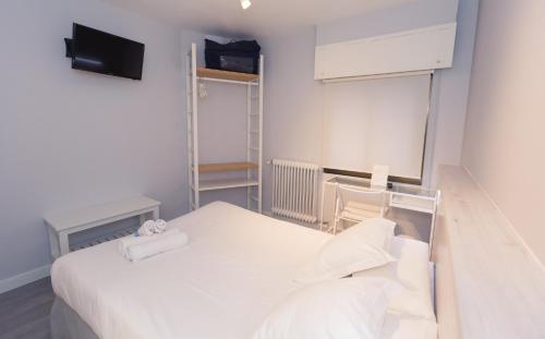 This photo about Hostal Viena shared on HyHotel.com