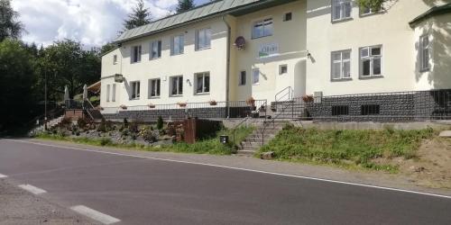 外部景觀, Olivin Kytlice in 基特利察 外部景觀, Olivin Kytlice in 基特利察