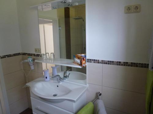 Bathroom, Ferienwohnung "Im Berggarten" in Strotzbusch Bathroom, Ferienwohnung "Im Berggarten" in Strotzbusch
