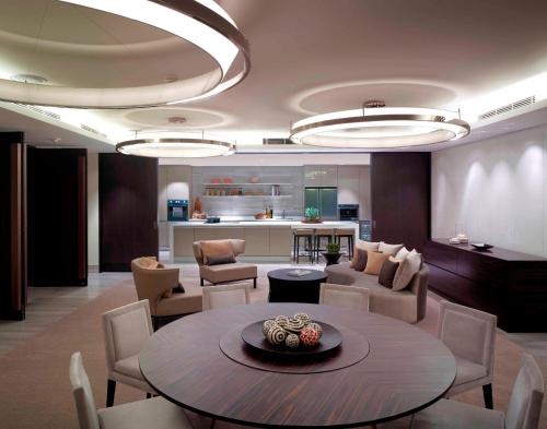 Bar/lounge, New World Makati Hotel in Manila Bar/lounge, New World Makati Hotel in Manila