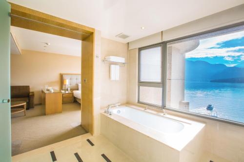 Shower, Hotel Del Lago in Nantou Shower, Hotel Del Lago in Nantou