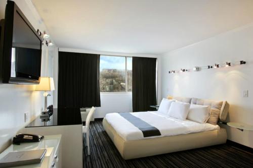 Ramada by Wyndham North Bergen in North Bergen (New Jersey) Ramada by Wyndham North Bergen in North Bergen (New Jersey)