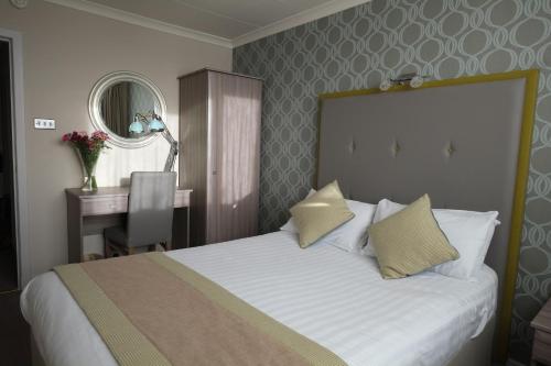 This photo about White Horse Inn shared on HyHotel.com