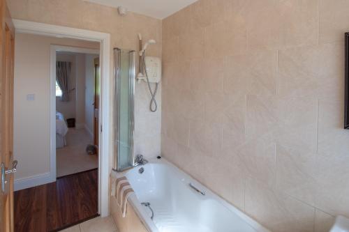 Bathroom, Ardkilly Ridge, Kinsale Town,Sleeps 8 in Mallow Bathroom, Ardkilly Ridge, Kinsale Town,Sleeps 8 in Mallow