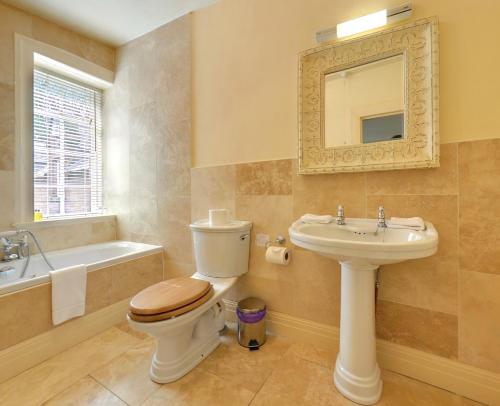 Bathroom, Trigony House Hotel and Garden Spa in Closeburn Bathroom, Trigony House Hotel and Garden Spa in Closeburn