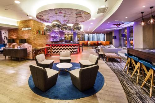 Shared lounge/TV area, Ibis London City - Shoreditch in The City Shared lounge/TV area, Ibis London City - Shoreditch in The City