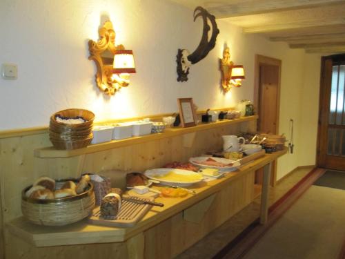 אוכל ומשקאות, Pension der Steinbock - das 300 Jahre alte Bauernhaus - TIROL in סאנקט אנטון אם ארלברג אוכל ומשקאות, Pension der Steinbock - das 300 Jahre alte Bauernhaus - TIROL in סאנקט אנטון אם ארלברג