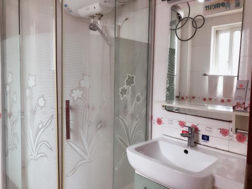 This photo about Wuzhen Guyun Qianxun Inn shared on HyHotel.com