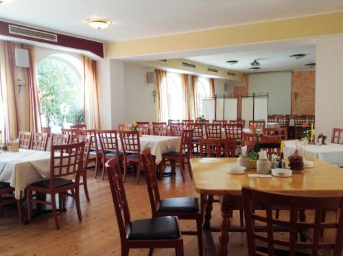 Restaurant, Fruhstuckspension zur Post Reisinger KG St Oswald in Freistadt Restaurant, Fruhstuckspension zur Post Reisinger KG St Oswald in Freistadt