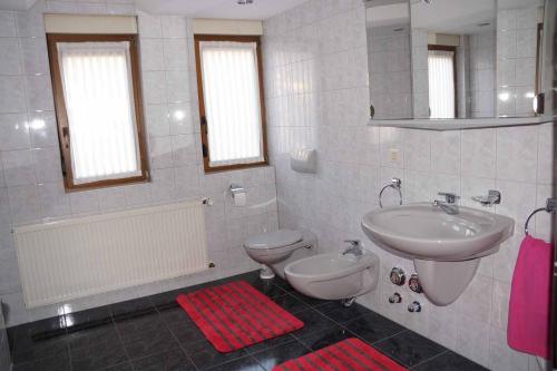 Bathroom, Ferienwohnung im Hainertal in Heigenbrucken Bathroom, Ferienwohnung im Hainertal in Heigenbrucken