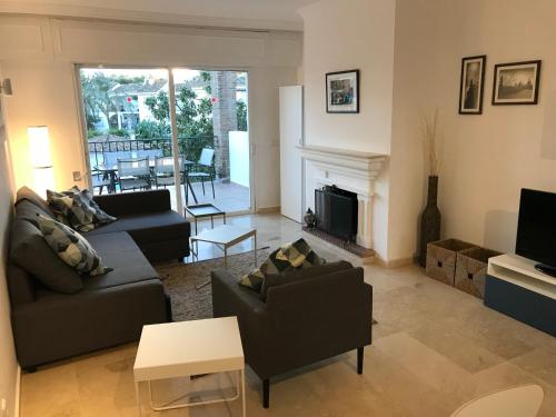 شرفة/ تراس, Marbella - Estepona beach frontline apartment in Hacienda Beach شرفة/ تراس, Marbella - Estepona beach frontline apartment in Hacienda Beach