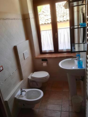 Bathroom, Da Foschetta in Matelica Bathroom, Da Foschetta in Matelica