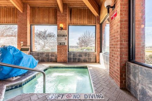 Facilities, Econo Lodge Inn & Suites in Mckinney Facilities, Econo Lodge Inn & Suites in Mckinney