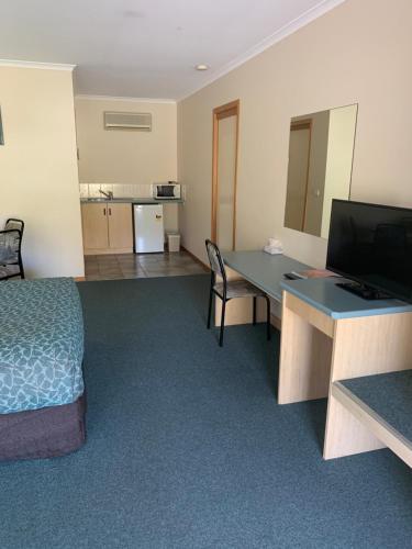 Kitchen, Arthur Phillip Motor Inn in Cowes Kitchen, Arthur Phillip Motor Inn in Cowes