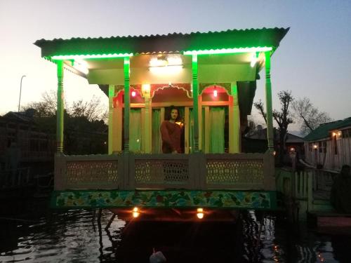 Houseboat Holiday Home