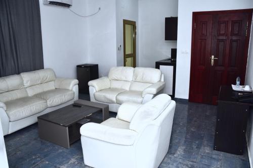 Hôtel La Couronne RW (Hotel La Couronne RW) in Γιαουντέ Hôtel La Couronne RW (Hotel La Couronne RW) in Γιαουντέ