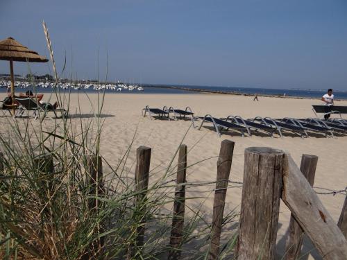 playa, Cit'Hotel Normandy Hotel Pornichet La Baule in Pornichet Town Center playa, Cit'Hotel Normandy Hotel Pornichet La Baule in Pornichet Town Center