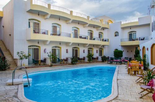 New Yalla Hotel