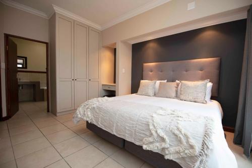 Serendipity Place House Unit - 300 m from beach