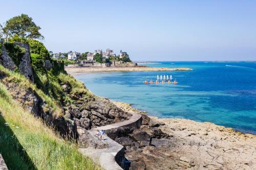 plaža, L'Emoustillant jacuzzi, unique et hors du temps in Dinard plaža, L'Emoustillant jacuzzi, unique et hors du temps in Dinard