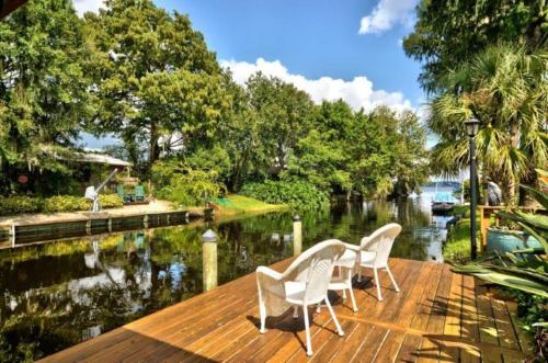 Lake Tarpon Executive Home 5BR 2 Kitchens 2 Laundry Rooms Million Dollar Executive Level Home in Palm Harbor (FL) Lake Tarpon Executive Home 5BR 2 Kitchens 2 Laundry Rooms Million Dollar Executive Level Home in Palm Harbor (FL)