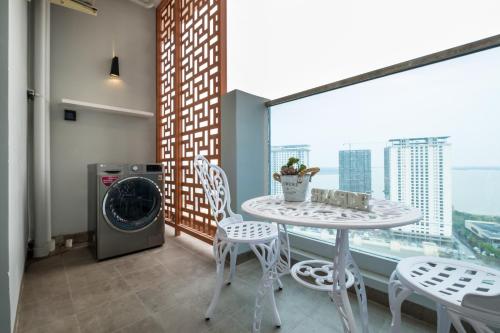 Balcony/terrace, Diamond Twintower Apartment Hotel 鑽石雙星酒店式公寓 in Koh Pich Balcony/terrace, Diamond Twintower Apartment Hotel 鑽石雙星酒店式公寓 in Koh Pich