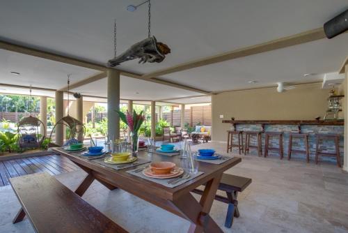 Faciliteiten, Sirenian Bay Resort -Villas & All Inclusive Bungalows in Surfside Faciliteiten, Sirenian Bay Resort -Villas & All Inclusive Bungalows in Surfside
