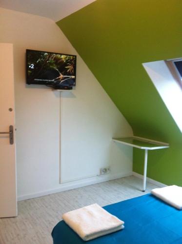 2 chambres doubles, 1chambre 4 lits simples, Salle de bains avec balneo therapie in Plorec-Sur-Auguenon 2 chambres doubles, 1chambre 4 lits simples, Salle de bains avec balneo therapie in Plorec-Sur-Auguenon