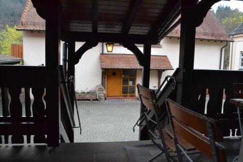 Pension - Gastehaus Zum Pfalzerwald in Hinterweidenthal Pension - Gastehaus Zum Pfalzerwald in Hinterweidenthal