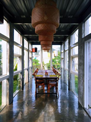 Restaurant, Mooning the Hill 月過山丘 in Manjhou Township Restaurant, Mooning the Hill 月過山丘 in Manjhou Township