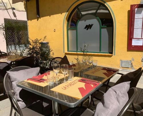 Hostal Del Ripolles in Ripoll Hostal Del Ripolles in Ripoll
