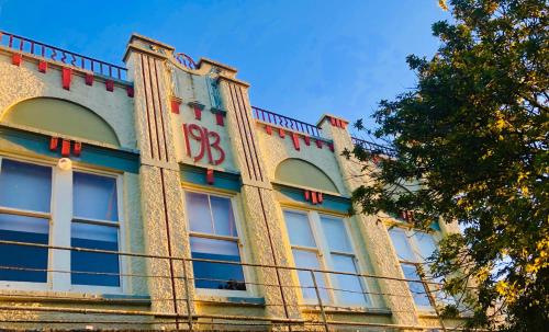 The Clyde Hotel in ไวรัว The Clyde Hotel in ไวรัว