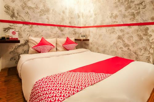 This photo about OYO 457 The Sleepover Hotel shared on HyHotel.com