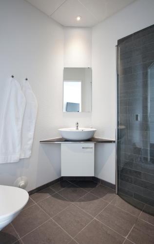 Bathroom, 62N Hotel - City Center in Torshavn Bathroom, 62N Hotel - City Center in Torshavn