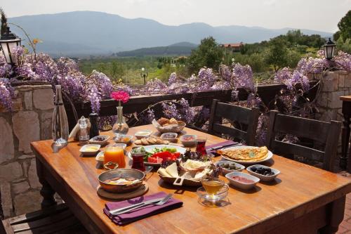 طعام و مشروبات, فندق فينيفيرا ييدي بيلجيلر فاينياردز (Vinifera Hotel Yedibilgeler Vineyards) in Çamlik طعام و مشروبات, فندق فينيفيرا ييدي بيلجيلر فاينياردز (Vinifera Hotel Yedibilgeler Vineyards) in Çamlik