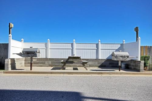 在meiguo.com看到的Grand Beach 403 + Loft的介绍图片