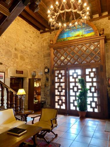 Előcsarnok, Hotel Tres Coronas de Silos in Santo Domingo De Silos Előcsarnok, Hotel Tres Coronas de Silos in Santo Domingo De Silos