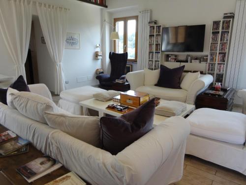 Shared lounge/TV area, Nerone's - Sutri Bed & Dinner in Sutri Shared lounge/TV area, Nerone's - Sutri Bed & Dinner in Sutri